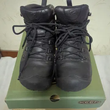 KEEN PYRENEES 킨 피레네즈 22.5cm