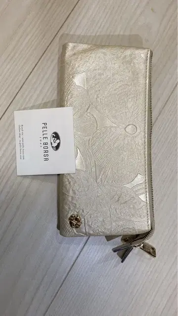 PELE BOSA 화이트 장지갑