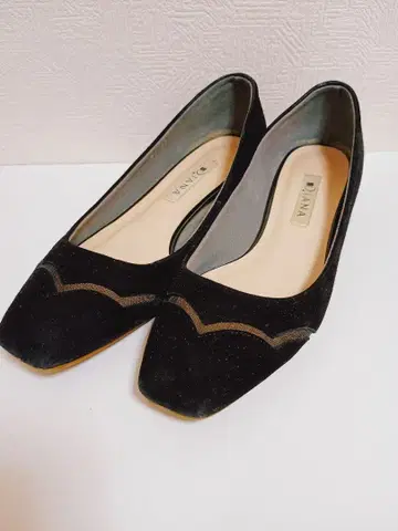 DIANA 스웨이드 펌프스 23cm