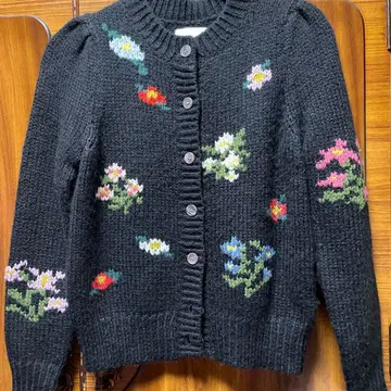 세븐텐바이미호카와히토 플라워 자수 가디건