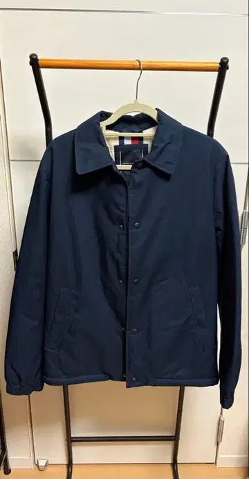 TOMMY HILFIGER 네이비 버튼 달린 자켓