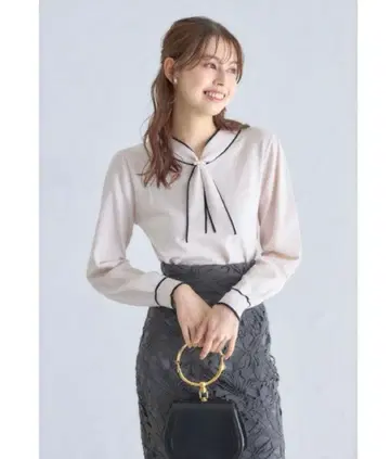 최저가 펄 장식 배색 보타이 니트 풀오버 아이보리