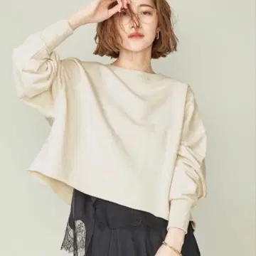 네이비 conte  크롭 풀오버 맨투맨