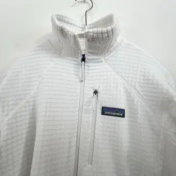 새상품급 파타고니아 우먼 R1 풀오버 S 화이트 플리스 하프 지퍼