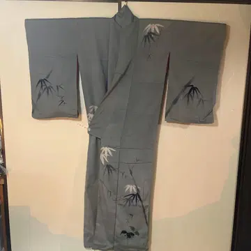 앤티크 그레이의 대나무 무늬 호몬기