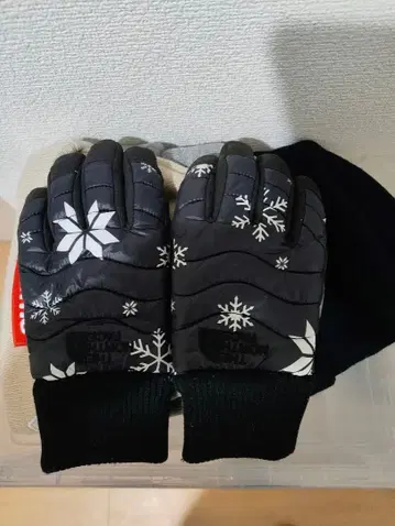 The North Face 눈꽃 디자인 장갑 S 사이즈