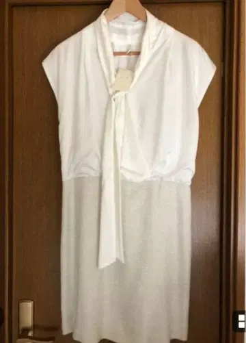 화이트 슬리브리스 미니 원피스 Z 사이즈