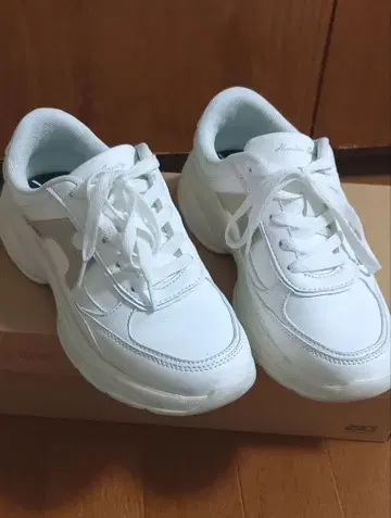 Hawkins 스니커즈