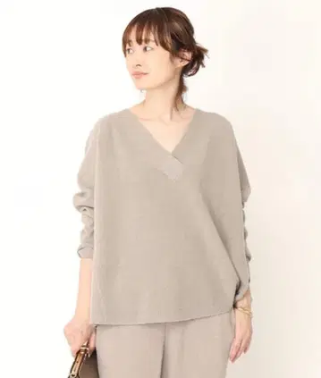 클리닝 완료 정가 39,000원 두지엠 클라세 미들 게이지 V넥 니트