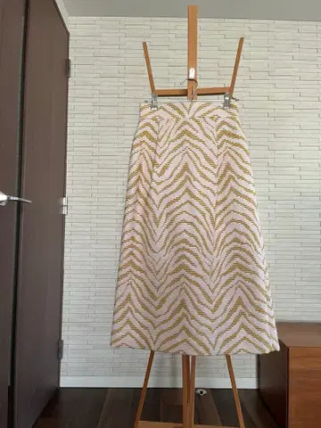 유나이티드 애로우즈 라이트 핑크 화이트 실버 물결 무늬 스커트