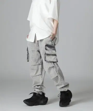 됸케셰네 맨투맨 카고 팬츠 미사용 타케루 DIVINER 한국
