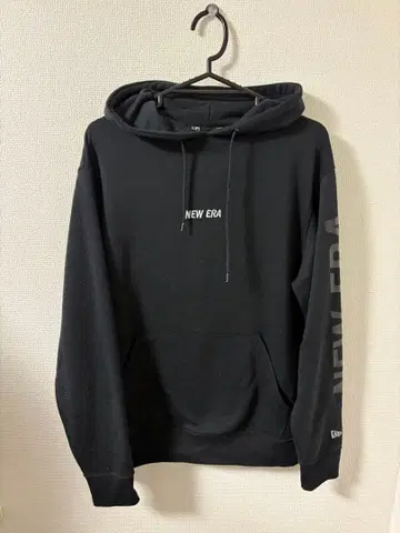 NEW ERA 블랙 후드티 L 사이즈와 그레이 스웨트 팬츠 M 사이즈