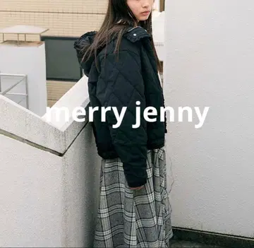 블랙 프릴 퀼팅 후드 자켓 메리제니