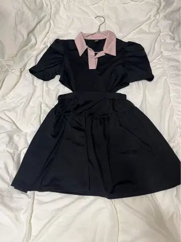 블랙/핑크 카라 부착 반팔 미니 원피스