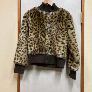 레오파드 무늬 퍼 자켓 숏 기장