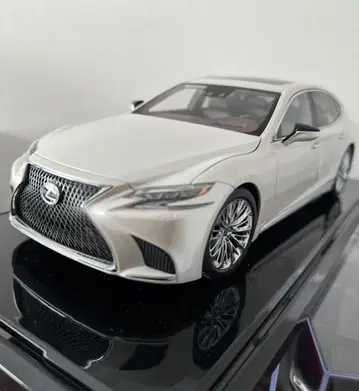 AUTOart Lexus LS 500h 1/18 화이트 미니카 1/18