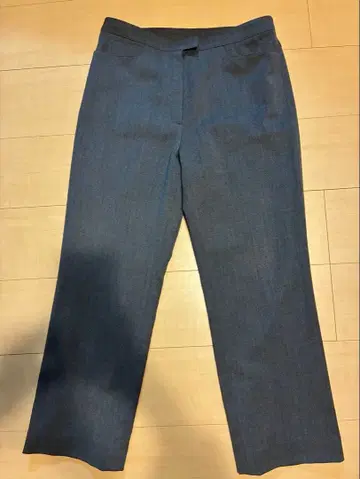 MADAM JOCONDE 다크 그레이 플레어 팬츠