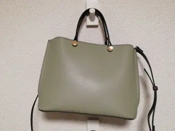 올리브 그린 숄더백