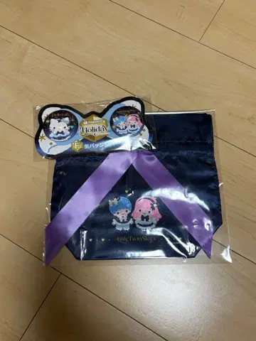 산리오 해피 복권 홀리데이 키티 키키라라 파우치 캔뱃지