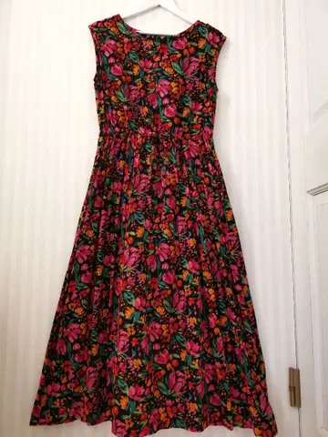 토코 클로젯 꽃무늬 슬리브리스 롱 원피스 리조트 원피스