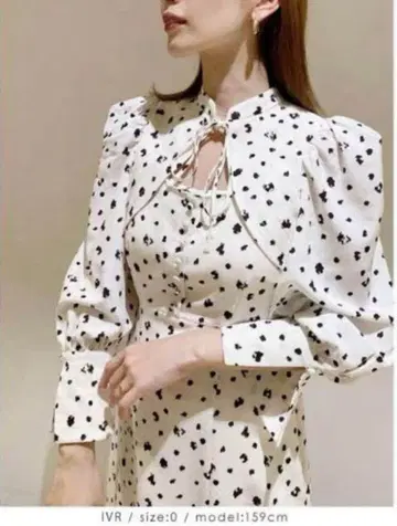 [기간 한정] 택 포함 새상품! 스나이델 데콜테 오픈 바리에 원피스