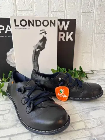 미사용 다크 네이비 가죽 슬립온 신발 23.5cm 플랫 가죽 스니커즈