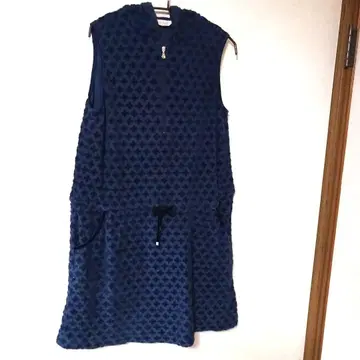 adaba 후드 부착 네이비 슬리브리스 튜닉