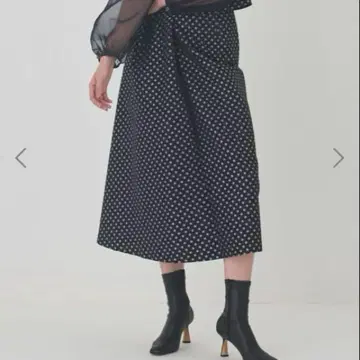 LE CIEL BLEU 도트 자카드 플레어 스커트