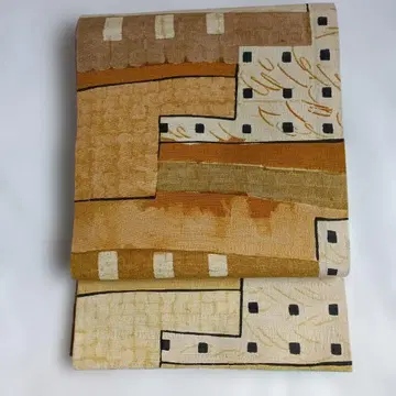 파인 아트 같은, 그림책 같은 기하학 패턴의 후쿠로 오비, 베이지 계열