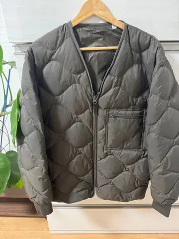 UNIQLO U 리사이클 다운 올리브 그린