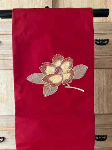 빨간색 동백꽃 패턴 자수 나고야 오비