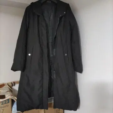 E.C.L 블랙 후드 부착 다운 자켓