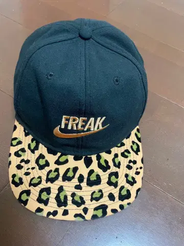 Nike FREAK 레오파드 무늬 캡