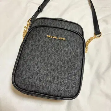 MICHAEL KORS 블랙 모노그램 숄더백