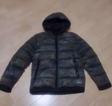 [ 새상품급 ] ZARA 카모플라쥬 후드 부착 다운 자켓