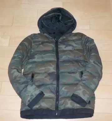 [ 새상품급 ] ZARA 카모플라쥬 후드 부착 다운 자켓