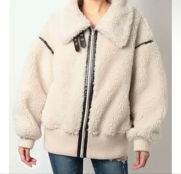 GYDA 와이드 립 보아 B-3 자켓 화이트