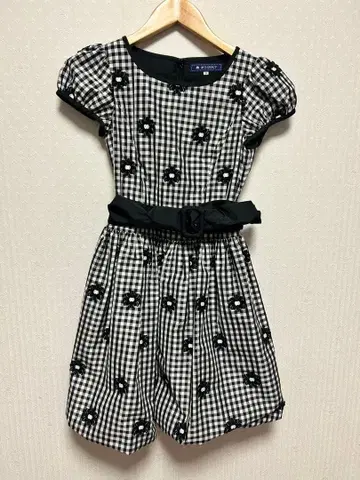 체크 무늬 반팔 원피스 꽃무늬