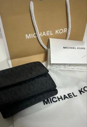 MICHAEL KORS 블랙 3단 폴더형 지갑