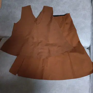 Mila Owen 브라운 V넥 베스트 스커트 셋업