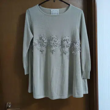 BEARDSLEY 베이지 레이스 장식 긴팔 니트