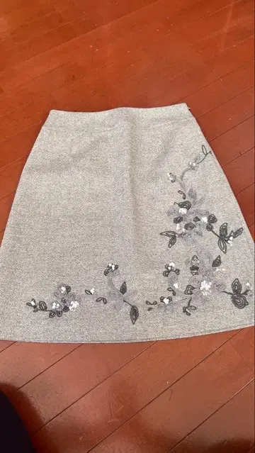 AUSTIN REED 오스틴 리드의 스커트 자수