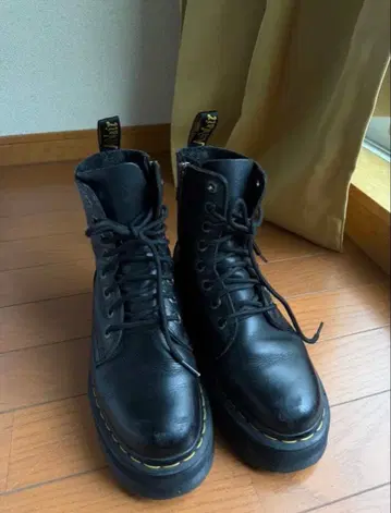 JADON PISA 8홀 부츠 37사이즈 닥터마틴