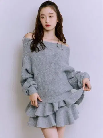 릴리 브라운 오프숄더 니트 셋업