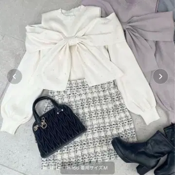 MAJESTIC LEGON 비쥬 리본 어깨 트임 니트 화이트