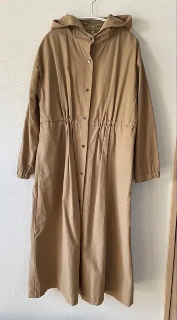 베이지 후드 부착 롱 코트 가을 봄