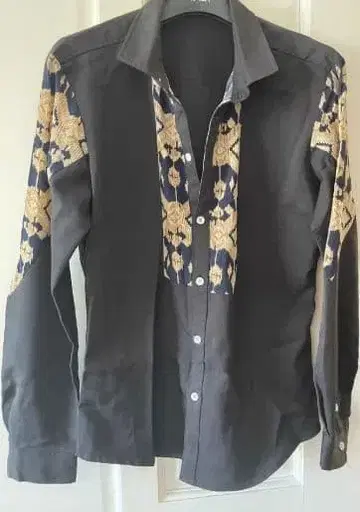 블랙 스네이크 패턴 긴팔 셔츠