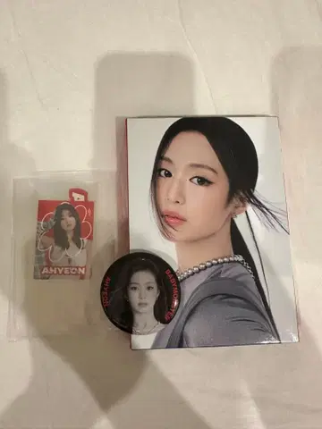 AHYEON 사진집 & 캔뱃지, 스티커 세트