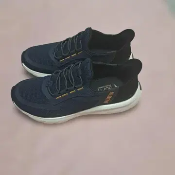 새상품급 푸마 PUMA 여성용 스니커즈 23.5cm