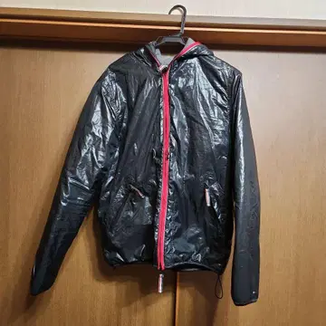 후드 부착 블랙 다운 아우터